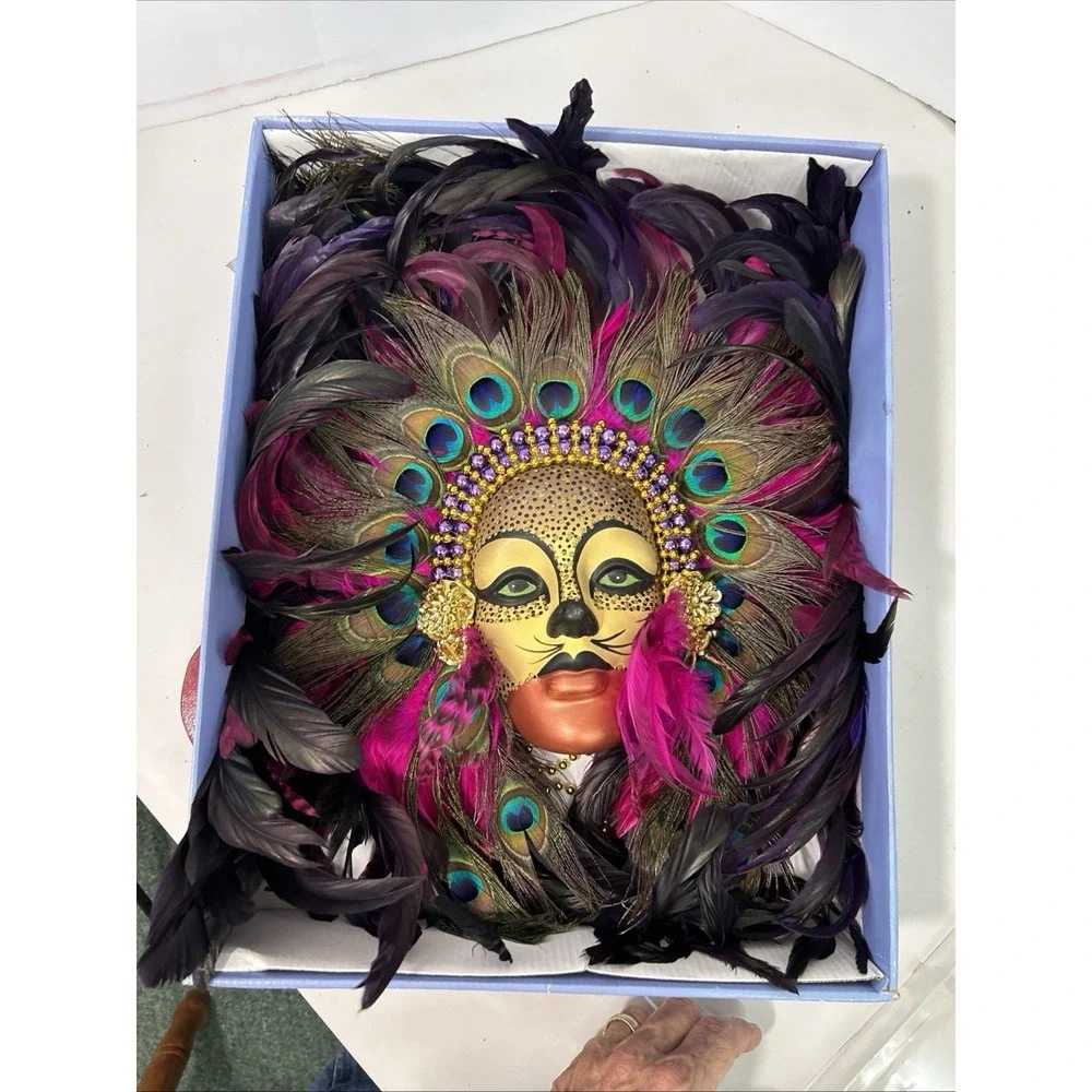 Mardi GrasMask Made Shop Pink, Black With‎ Peacock Feathers Beads Porcelain Face